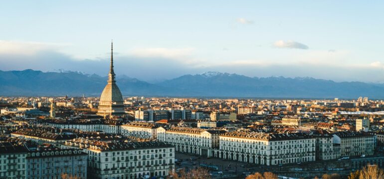 Milano e Torino. Dove comprano casa le giovani famiglie?